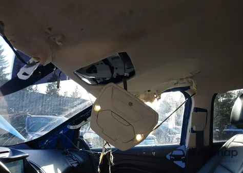 2017 Ford Escape Titanium z USA, uszkodzony, nr VIN 1FMCU9J93HUC02916